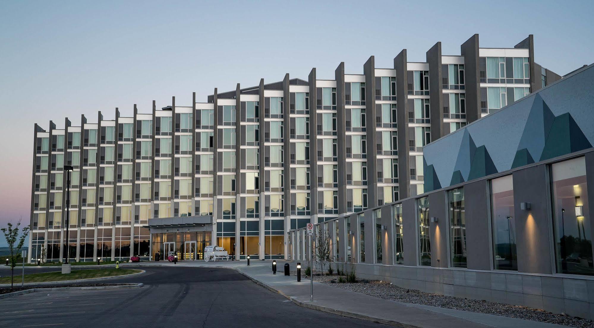 Grey Eagle Resort Калґарі Екстер'єр фото